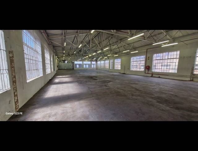 1,700M² WAREHOUSE FOR SALE IN VILLAGE MAIN